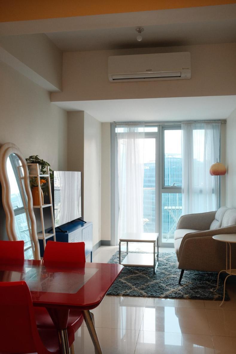 Uptown Suites-aesthetic Chic 2 Bedroom In Uptown Parksuites Bgc Manila
